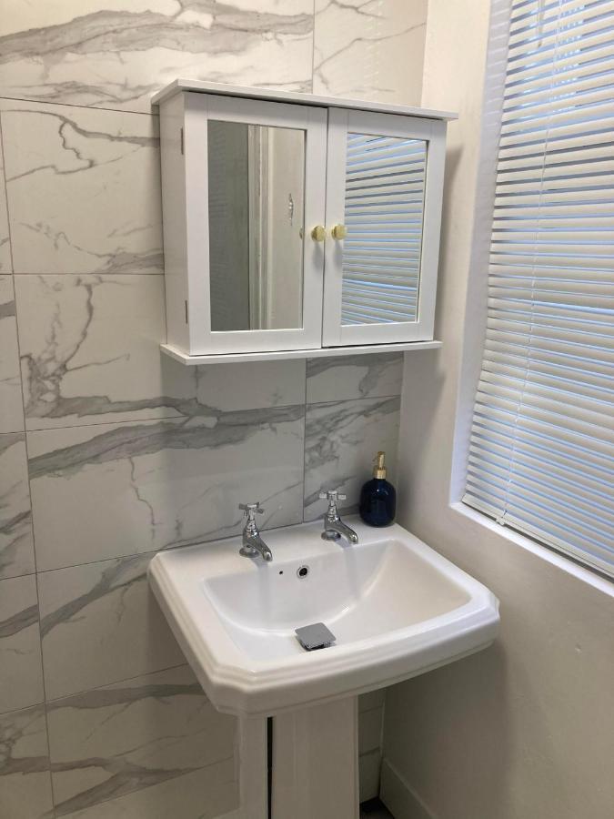 Agapi Apartment - Sea View Sleeps Ten 黑潭 外观 照片
